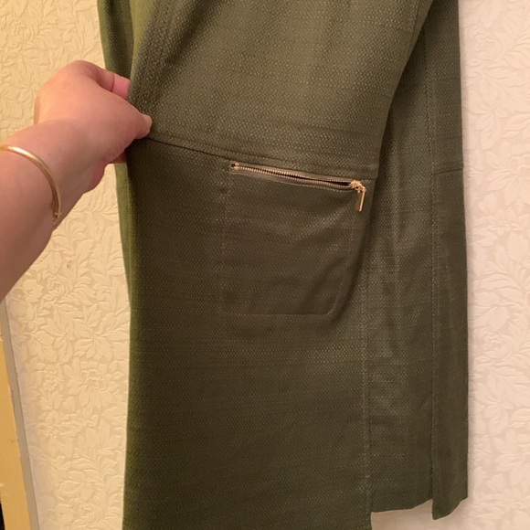 Tahari brand name dress, chic, zippers pockets - Picture 3 of 5